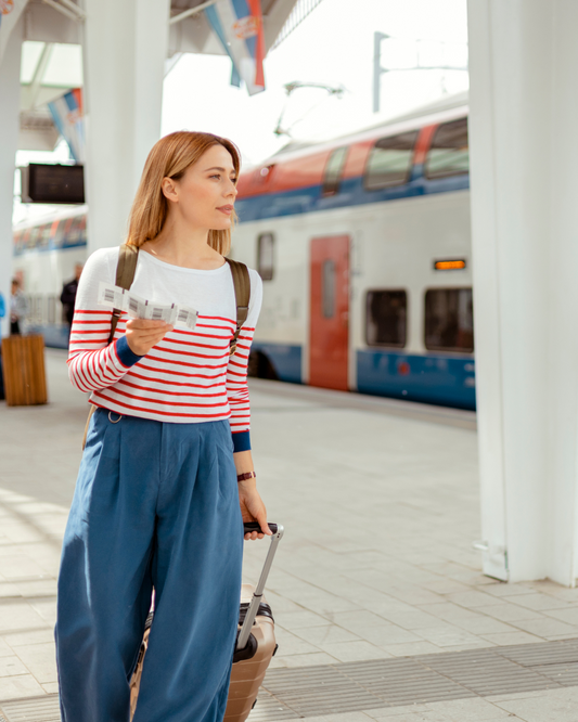 Outfit Comodi per Viaggiare: Cosa Indossare in Aereo o in Treno